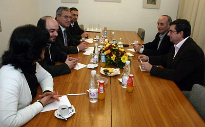 Imagem: Encontro entre delega&ccedil;&atilde;o do PCP e do PCE