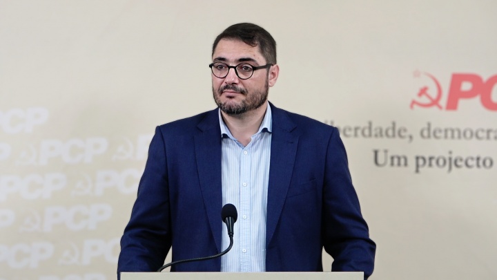 Constitution of the Portuguese Republic: comply the enshrined rights and project