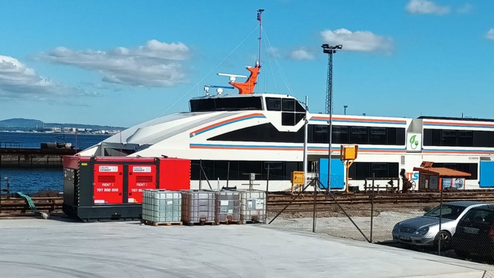 Navios elétricos da Transtejo a ser carregados por geradores a gasóleo
