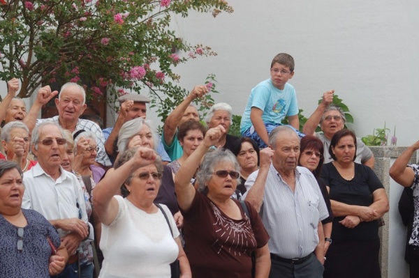 Concentração contra o encerramento dos CTT no Couço