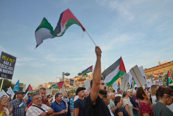 Concentração "Pela Paz no Médio Oriente! Pelos direitos do povo palestiniano"