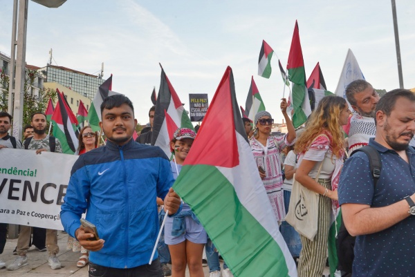 Concentração "Pela Paz no Médio Oriente! Pelos direitos do povo palestiniano"
