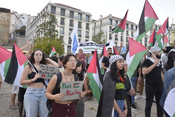 Concentração "Pela Paz no Médio Oriente! Pelos direitos do povo palestiniano"