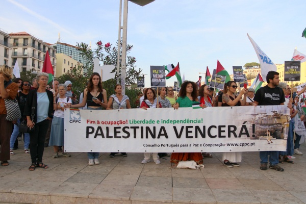 Concentração "Pela Paz no Médio Oriente! Pelos direitos do povo palestiniano"