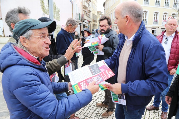 Contacto com população das Caldas da Rainha