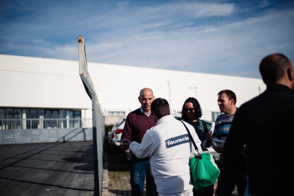 Contacto com trabalhadores da Faurecia