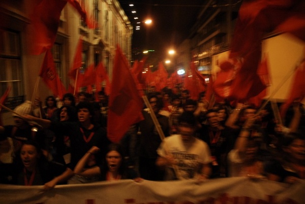 No âmbito do 9º Congresso da JCP realizou-se, em Lisboa, um desfile que culminou num concerto, no Largo Camões, onde participar