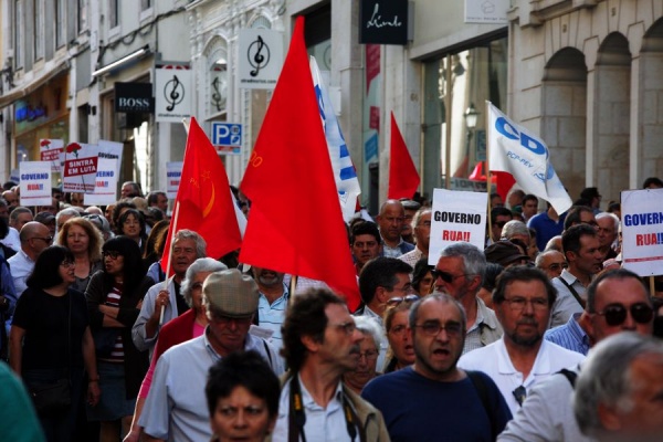 Desfile do PCP «Pela demissão do Governo. Por uma política e um governo patrióticos e de esquerda»
