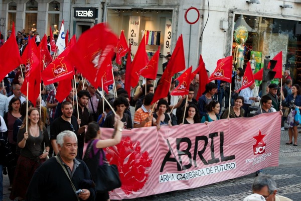 Desfile do PCP «Pela demissão do Governo. Por uma política e um governo patrióticos e de esquerda»