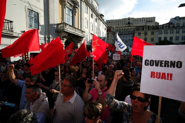 Desfile do PCP «Pela demissão do Governo. Por uma política e um governo patrióticos e de esquerda»