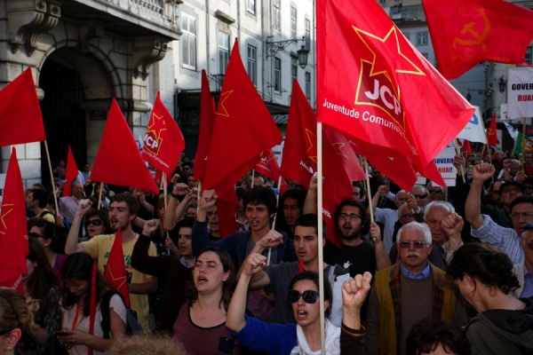Desfile do PCP «Pela demissão do Governo. Por uma política e um governo patrióticos e de esquerda»