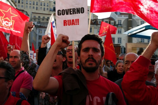 Desfile do PCP «Pela demissão do Governo. Por uma política e um governo patrióticos e de esquerda»