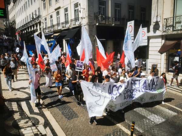Demonstration «Stop the war! Give Peace a chance!», Lisbon