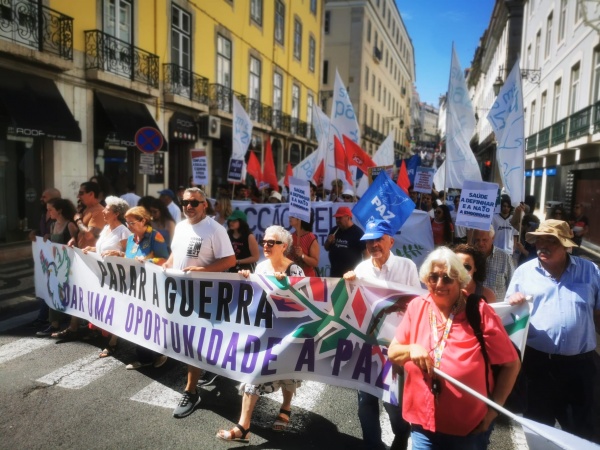 Demonstration «Stop the war! Give Peace a chance!», Lisbon