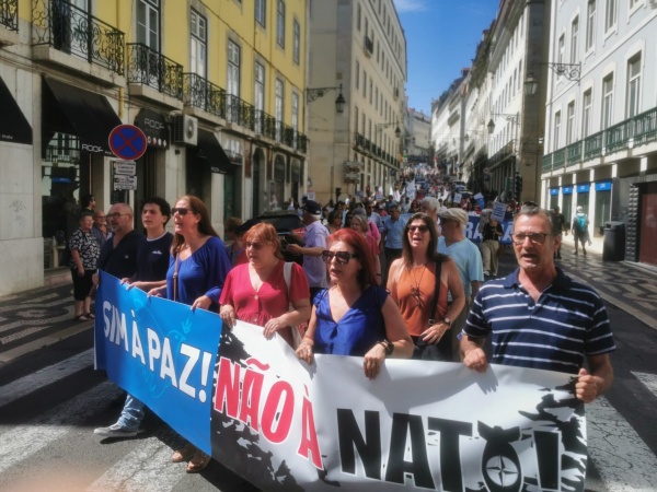 Demonstration «Stop the war! Give Peace a chance!», Lisbon
