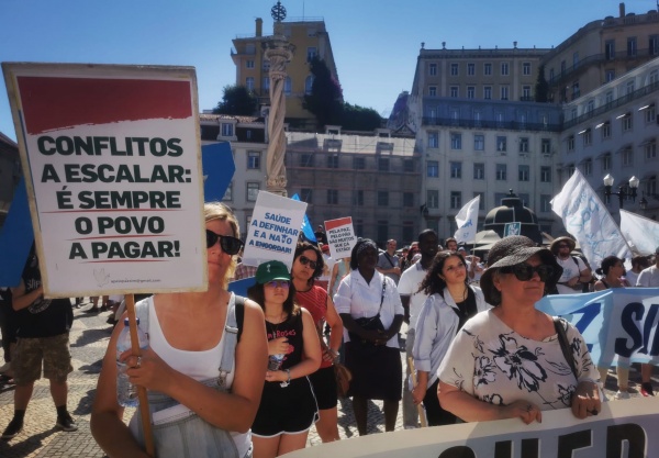 Demonstration «Stop the war! Give Peace a chance!», Lisbon
