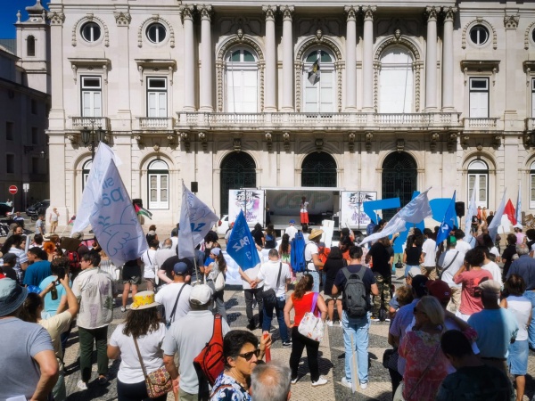 Demonstration «Stop the war! Give Peace a chance!», Lisbon