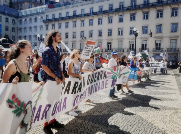 Demonstration «Stop the war! Give Peace a chance!», Lisbon