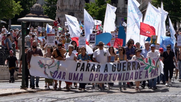 Demonstration «Stop the war! Give Peace a chance!», Lisbon