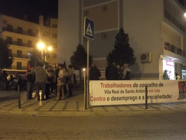 Concentração junto à Escola de Escola de Turismo e Hotelaria de Vila Real de Santo António