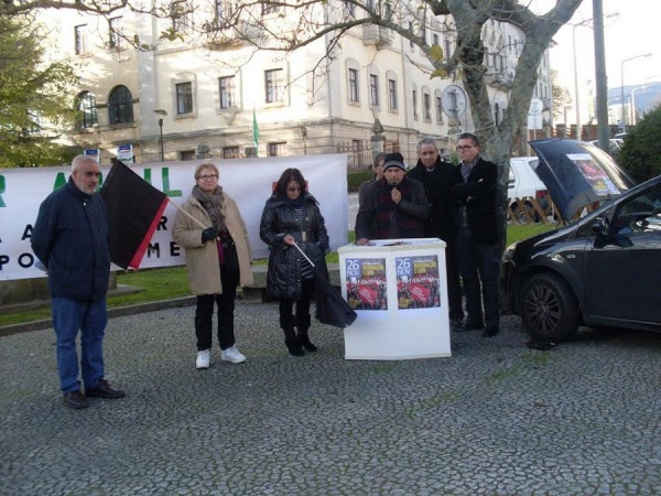 Concentração em Vila Real de protesto contra o Orçamento de Estado e a exigência de eleições antecipadas