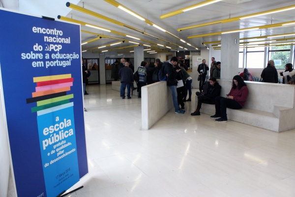 Encontro Nacional do PCP sobre a educação em Portugal «A Escola Pública, gratuita e de qualidade, pilar do desenvolvimento»