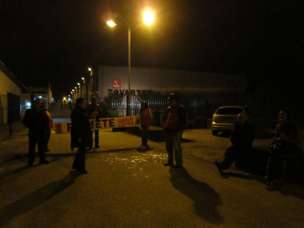 Piquete de Greve na empresa Tovartex (têxtil) em Ovar.