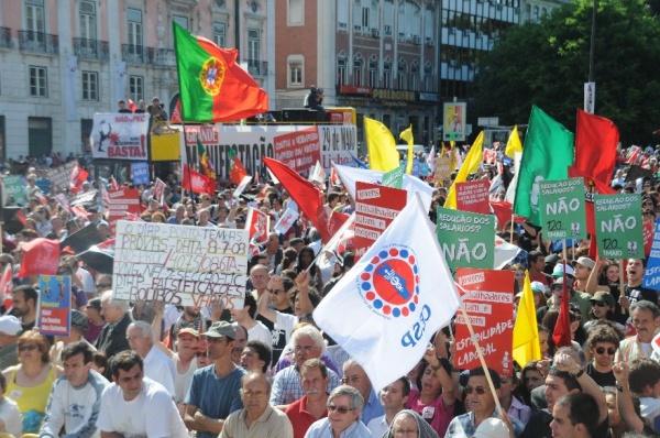 Mais de 300 mil contra a política de direita