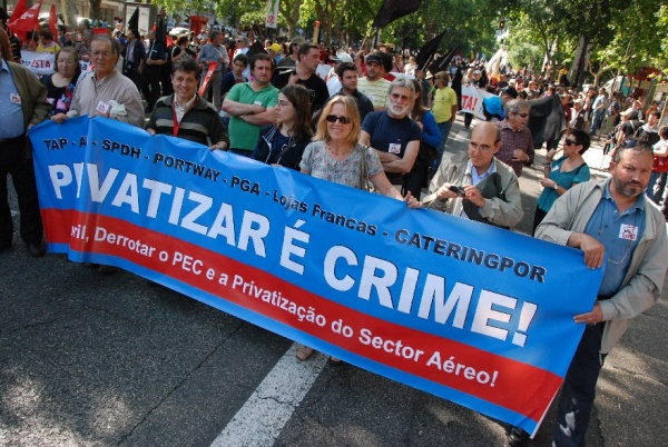 Mais de 300 mil contra a política de direita