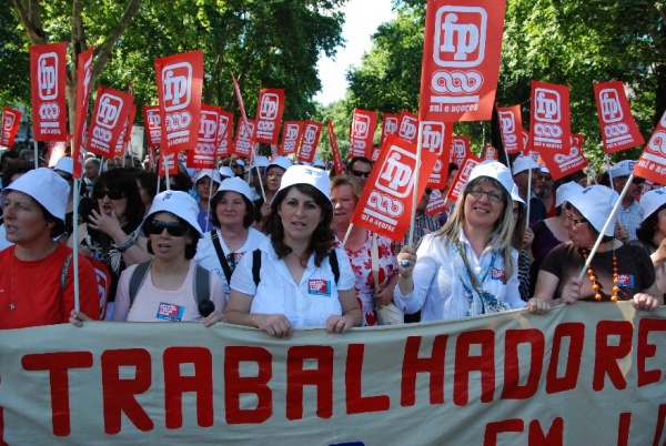 Mais de 300 mil contra a política de direita