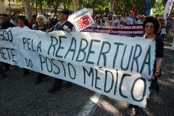 Mais de 300 mil contra a política de direita