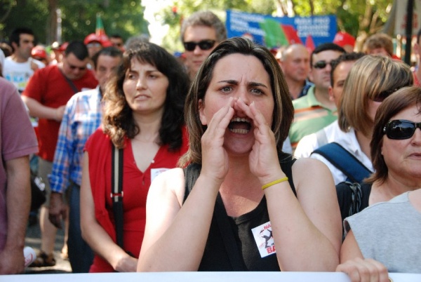 Mais de 300 mil contra a política de direita