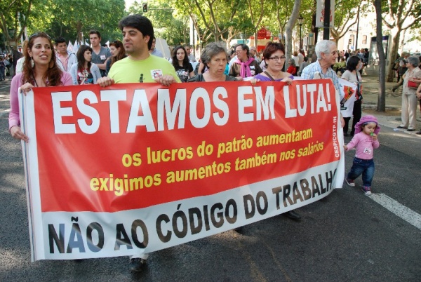 Mais de 300 mil contra a política de direita