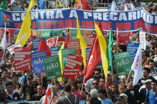 Mais de 300 mil contra a política de direita