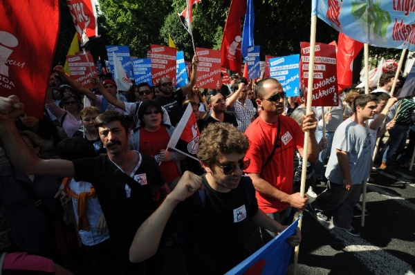 Mais de 300 mil contra a política de direita