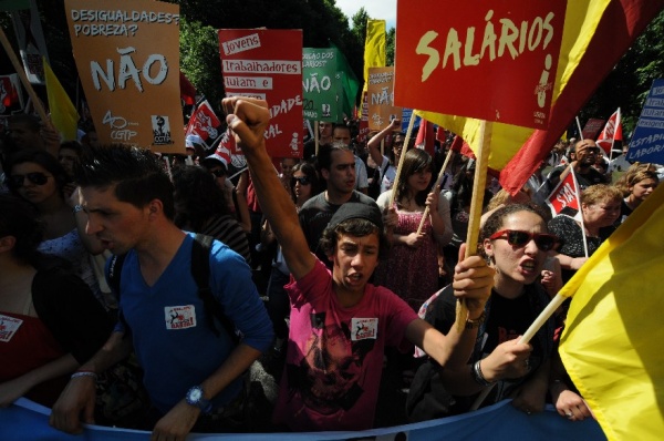 Mais de 300 mil contra a política de direita