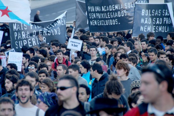 Mais de 7000 estudantes do ensino superior manifestam-se em Lisboa
