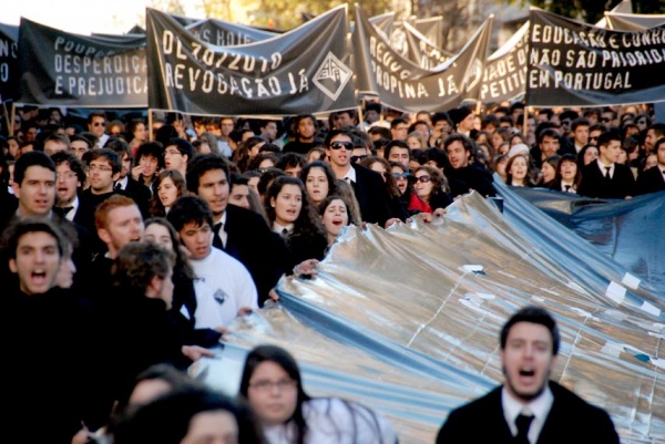 Mais de 7000 estudantes do ensino superior manifestam-se em Lisboa