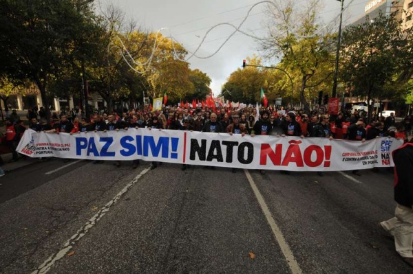Manifestação da campanha «Paz Sim, NATO Não»