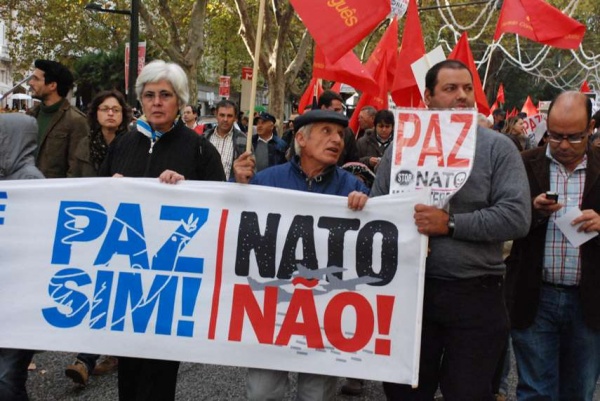 Manifestação da campanha «Paz Sim, NATO Não»