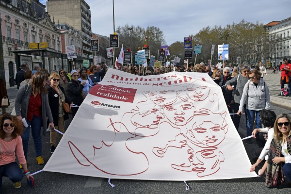 National Demonstration of Women promoted by Democratic Women's Movement (MDM)