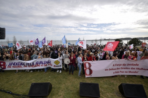 National Demonstration of Women promoted by Democratic Women's Movement (MDM)