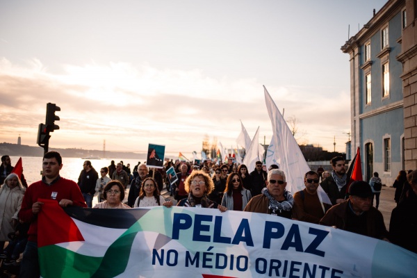 Manifestação «É Urgente pôr Fim à Guerra. Todos juntos pela Paz!»