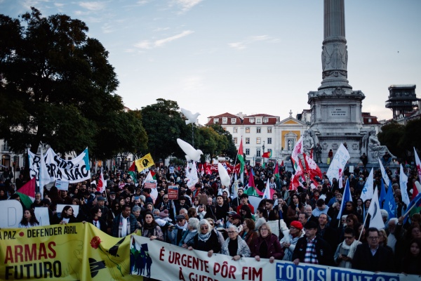 Manifestação «É Urgente pôr Fim à Guerra. Todos juntos pela Paz!»