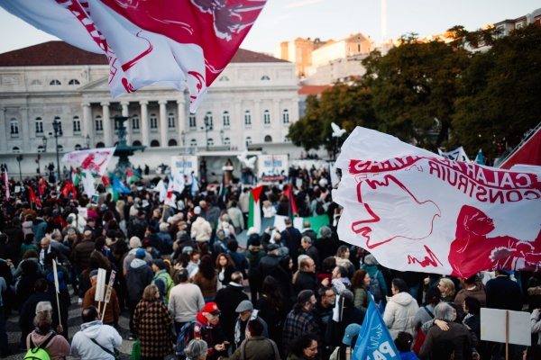 Manifestação «É Urgente pôr Fim à Guerra. Todos juntos pela Paz!»