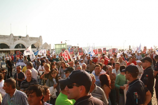 Milhares de trabalhadores da Função Pública em luta contra políticas de agressão e roubo