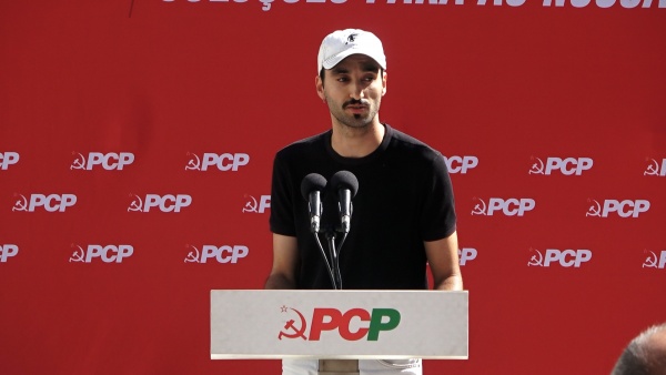 Tribuna Pública «Pelo direito à Habitação. Baixar as prestações ao banco e as rendas»