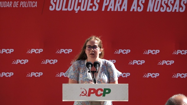 Tribuna Pública «Pelo direito à Habitação. Baixar as prestações ao banco e as rendas»