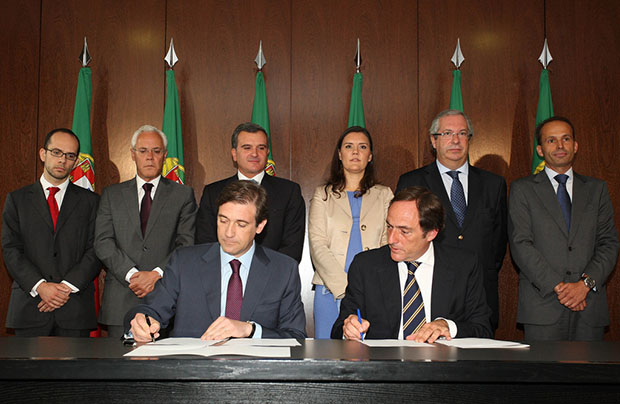 Pedro Passos Coelho e Paulo Portas assinam Acordo Político de formação do XIX Governo