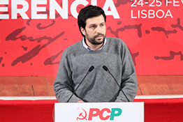 João Ferreira - As inovações tecnológicas e a luta de classes